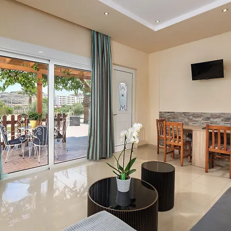 Vlycha Hotel